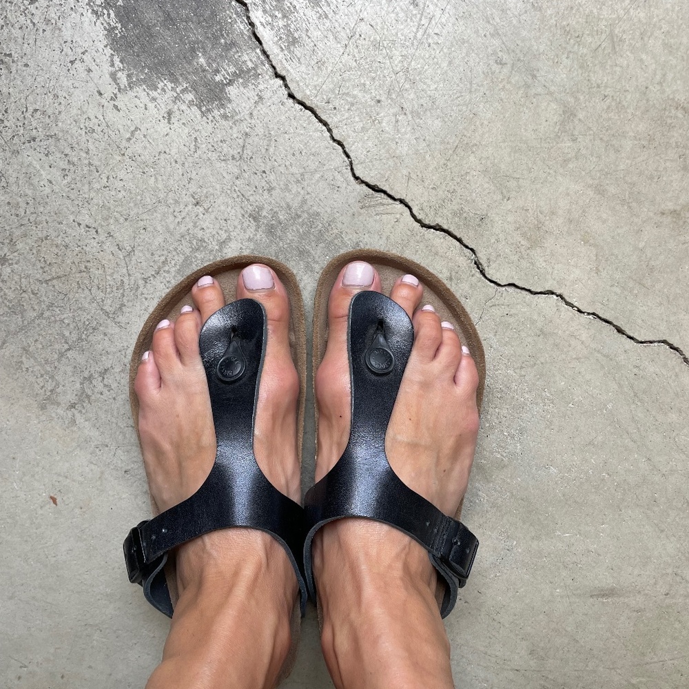 BIRKENSTOCK  GIZEH BLACK LEATHER SIZE 37
